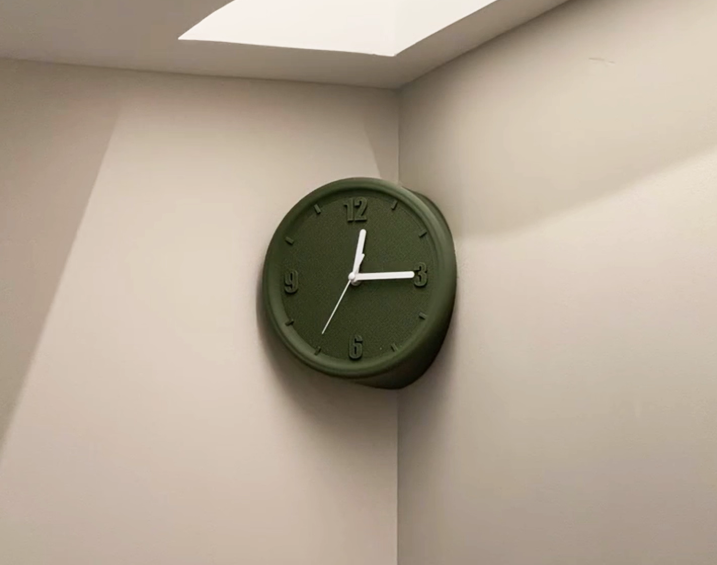 Yugen White Timepiece (Corner Clock)